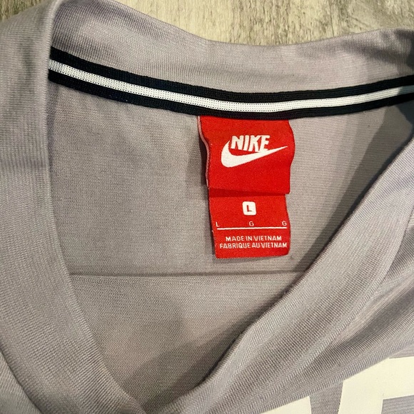 NIKE Women’s Crop Top Size Large Light Gray and White - Picture 3 of 5